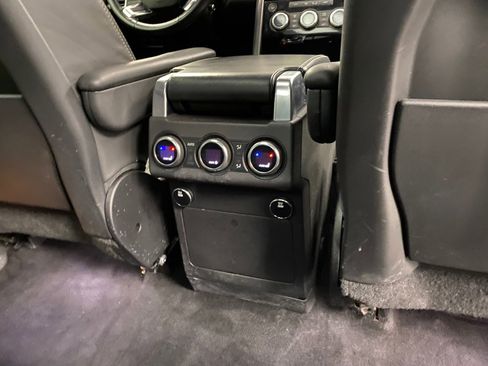 Used 2017 Land Rover Discovery HSE Luxury image 41
