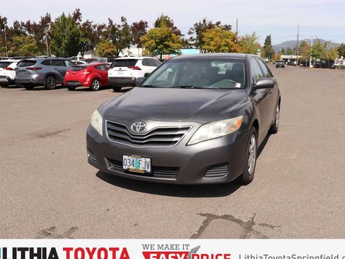 Used 2011 Toyota Camry LE FWD image 1