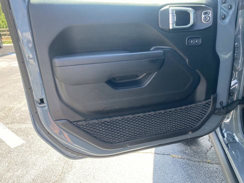 Used 2024 Jeep Wrangler Unlimited AWD/4WD image 21