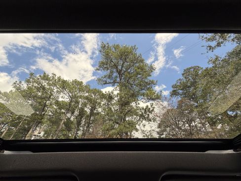 Used 2022 Chevrolet Silverado 1500 High Country w/ Technology Package image 37