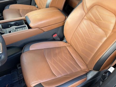 Used 2023 Nissan Pathfinder Platinum FWD image 31
