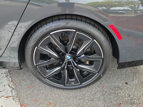Used 2023 BMW 760i xDrive w/ Luxury Rear Seating Package AWD/4WD image 9