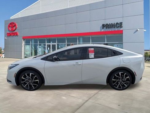 New 2026 Toyota Prius Plug-In Hybrid FWD image 6