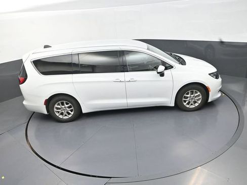 Used 2023 Chrysler Voyager LX FWD image 30