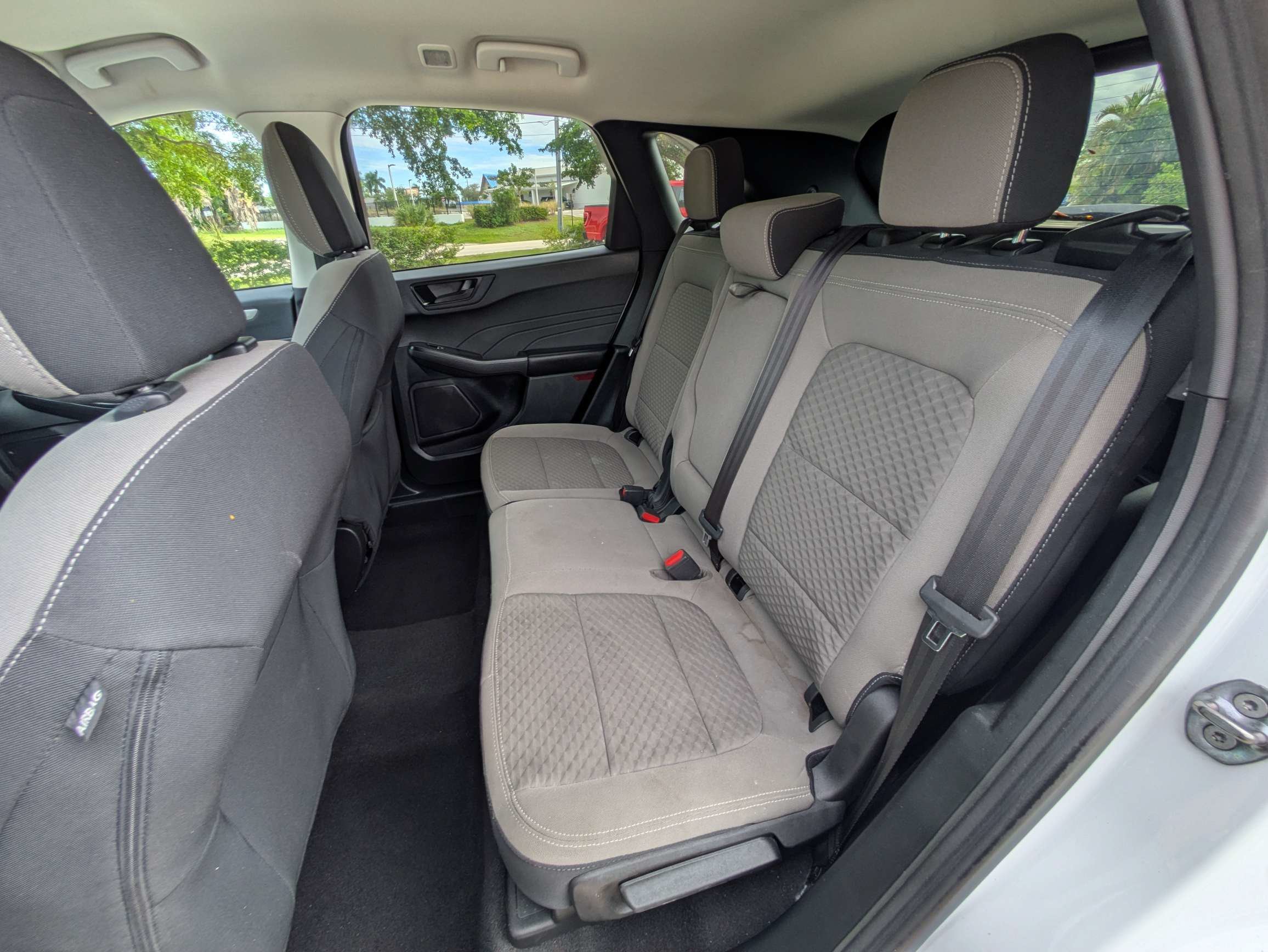 Used 2022 Ford Escape SE w/ SE Sport Appearance Package FWD image 4