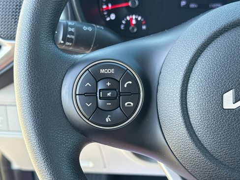 Used 2022 Kia Soul LX image 18