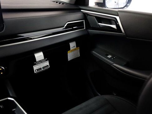 New 2025 Mitsubishi Outlander SE image 25