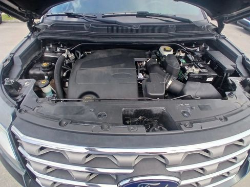Used 2017 Ford Explorer XLT FWD image 23