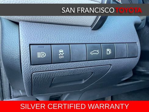 Certified 2018 Toyota Camry LE image 34