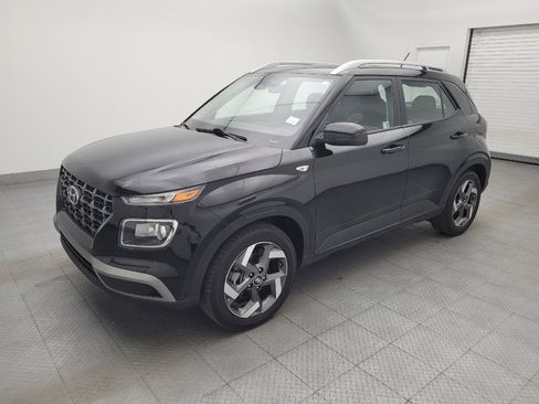 Used 2025 Hyundai Venue SEL FWD image 2