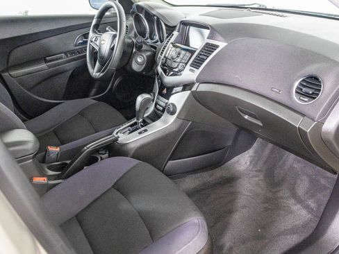 Used 2015 Chevrolet Cruze LT image 41
