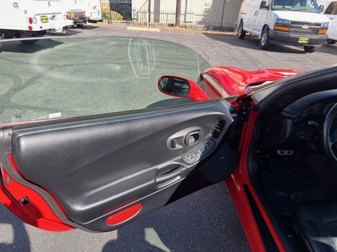 Used 2001 Chevrolet Corvette Convertible w/ Preferred Equipment Group2 image 15