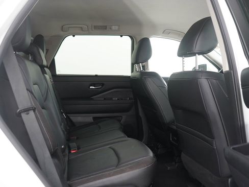 Used 2022 Nissan Pathfinder SL image 13