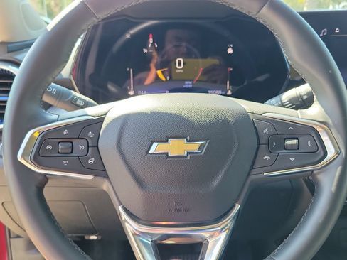 Used 2025 Chevrolet Trax LT w/ LT Convenience Package FWD image 31