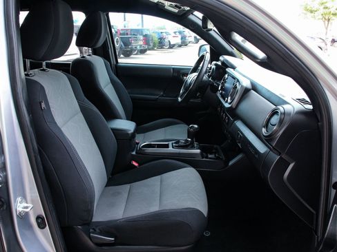 Used 2021 Toyota Tacoma TRD Off-Road w/ Technology Package AWD/4WD image 29