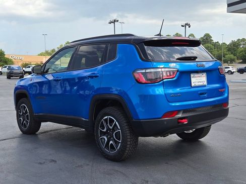 Used 2025 Jeep Compass Trailhawk AWD/4WD image 3