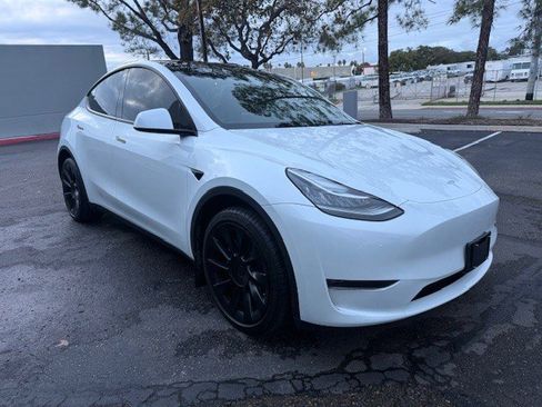 Used 2023 Tesla Model Y Long Range image 2