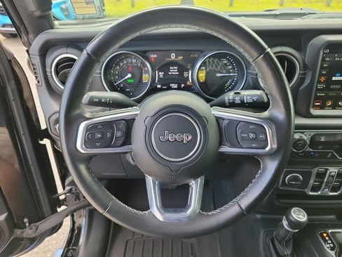 Used 2022 Jeep Wrangler Unlimited Sahara AWD/4WD image 28