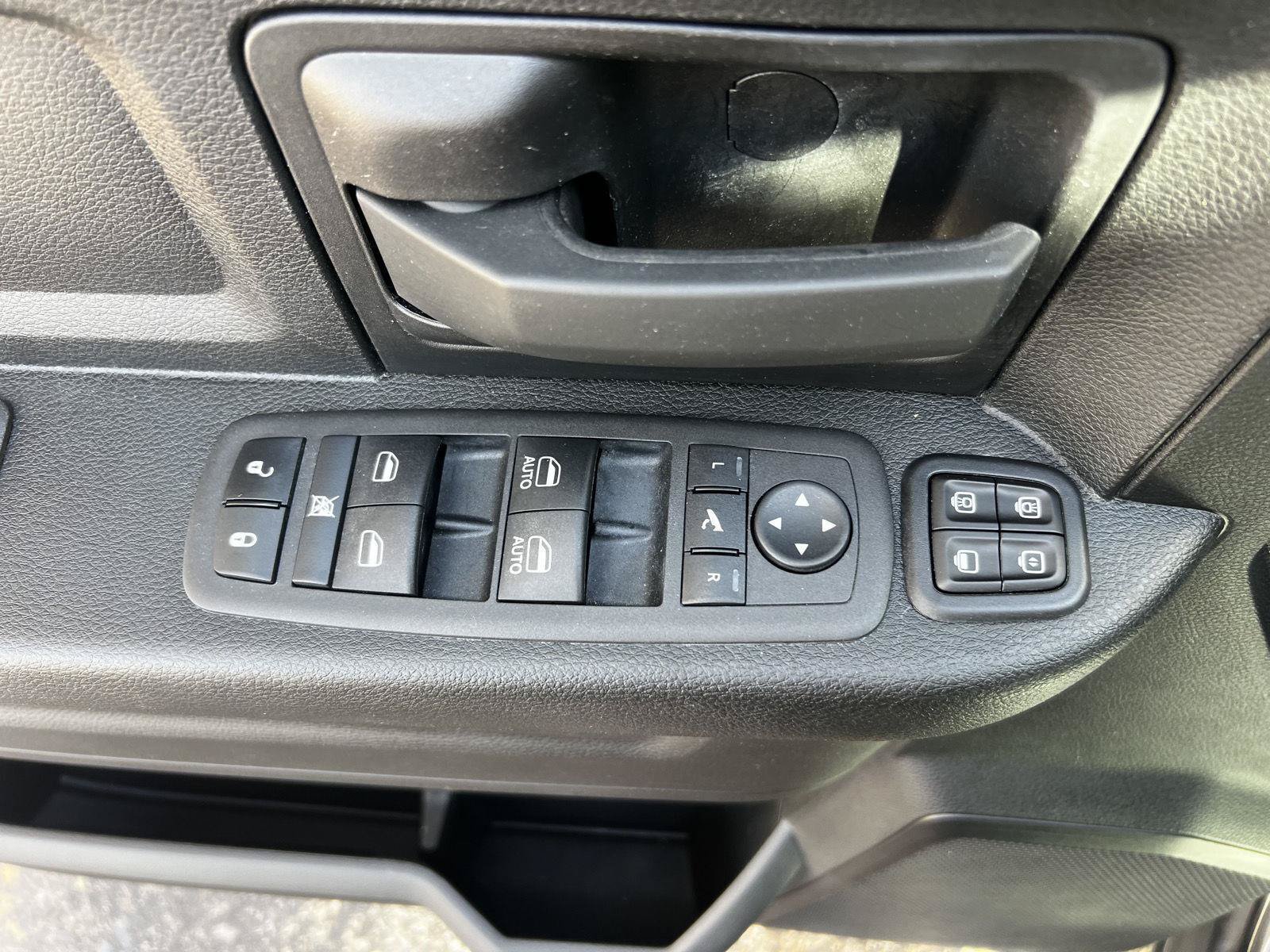 Used 2024 RAM 2500 Tradesman w/ Chrome Appearance Group AWD/4WD image 25