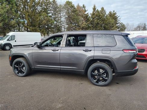 New 2025 Jeep Grand Cherokee L Altitude image 10