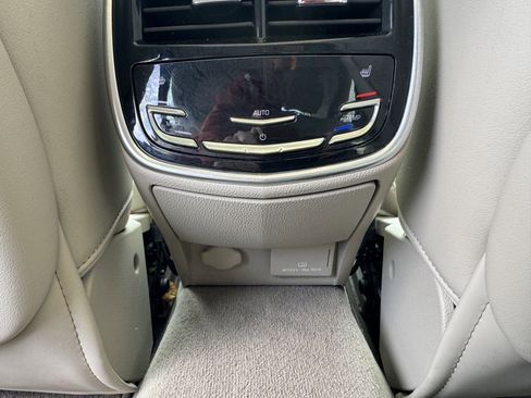 Used 2013 Cadillac XTS Premium AWD/4WD image 30