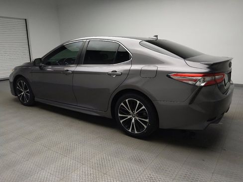 Used 2019 Toyota Camry SE image 3
