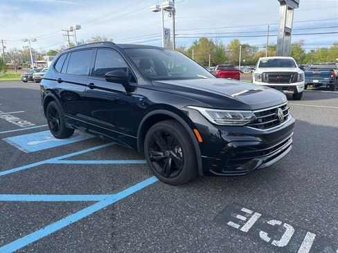 Used 2023 Volkswagen Tiguan SE R-Line FWD image 3