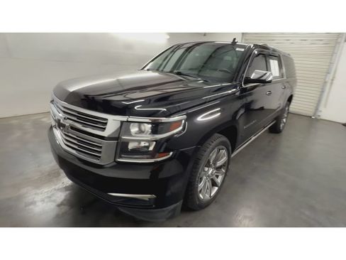 Used 2019 Chevrolet Suburban Premier RWD image 4