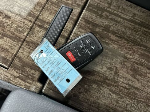 Used 2026 Toyota Sienna Platinum AWD/4WD image 12