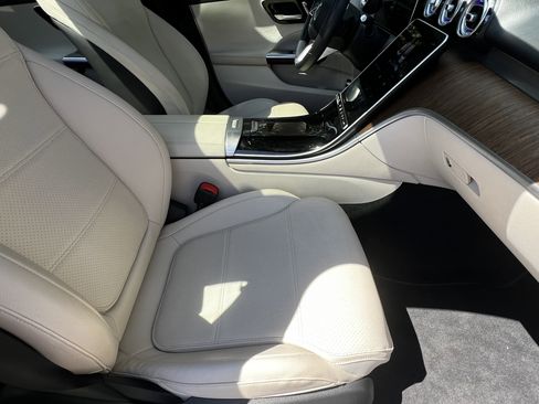 Used 2023 Mercedes-Benz C 300 Sedan image 43