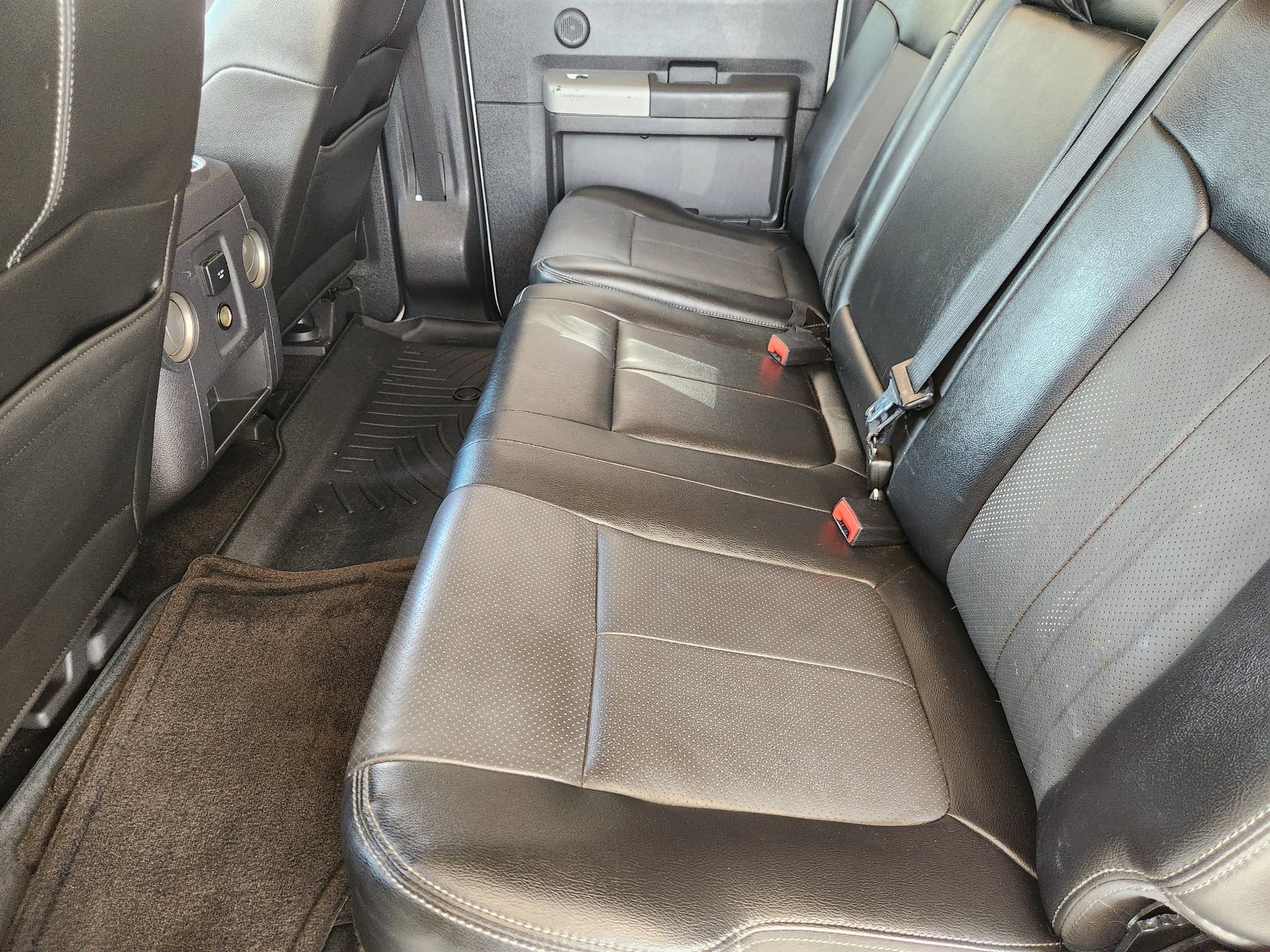 Used 2015 Ford F250 Lariat w/ Lariat Interior Package AWD/4WD image 32