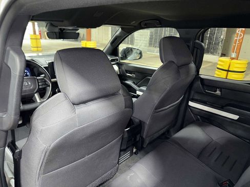 Used 2024 Toyota Tacoma TRD Off-Road image 27