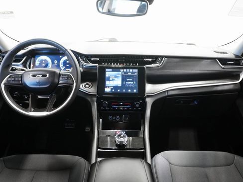 Certified 2024 Jeep Grand Cherokee Laredo image 12