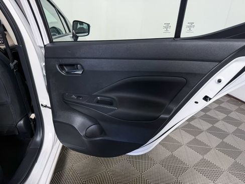 Used 2021 Nissan Versa SV image 39