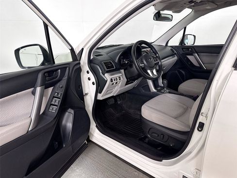 Used 2018 Subaru Forester 2.5i Premium AWD/4WD image 3