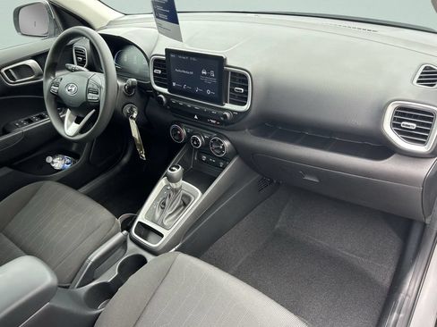 Certified 2024 Hyundai Venue SE FWD image 16