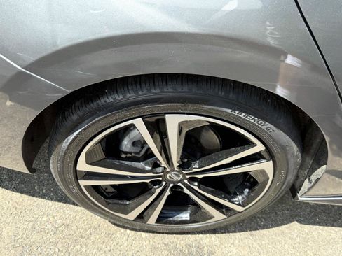 Used 2023 Nissan Sentra SR w/ SR Premium Package FWD image 5