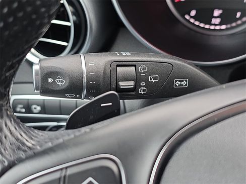 Used 2019 Mercedes-Benz GLC 300 4MATIC image 30