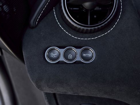 Used 2024 McLaren 750S Spider image 48