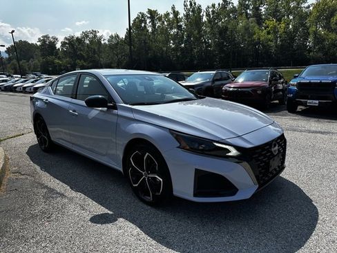 New 2025 Nissan Altima 2.5 SR w/ SR Premium Package image 3