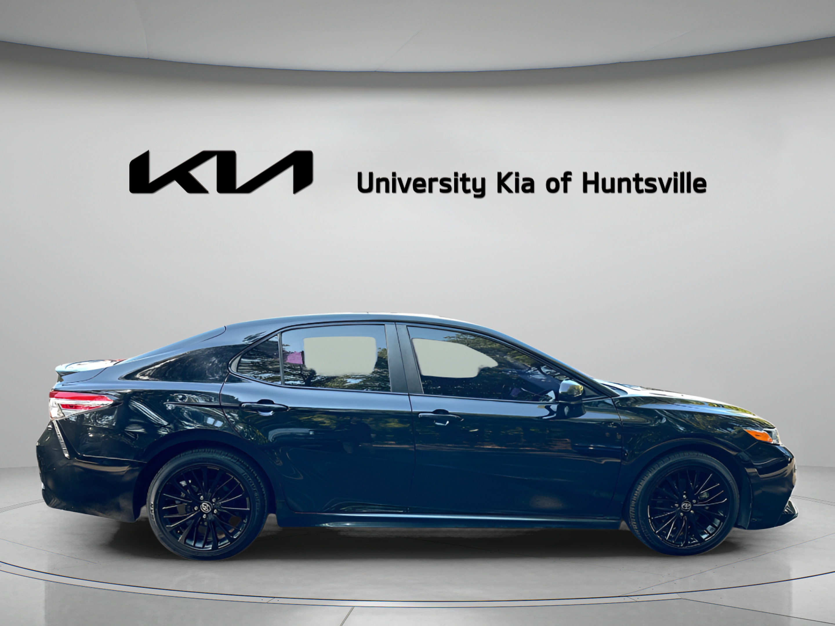 Used 2020 Toyota Camry SE FWD image 9
