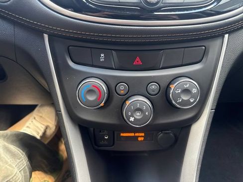 Used 2022 Chevrolet Trax LT w/ Midnight Edition AWD/4WD image 22