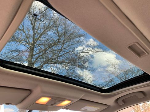 Used 2013 Nissan Rogue SV w/ Premium Pkg image 18