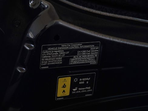 Used 2025 Volvo XC60 B5 Plus image 30