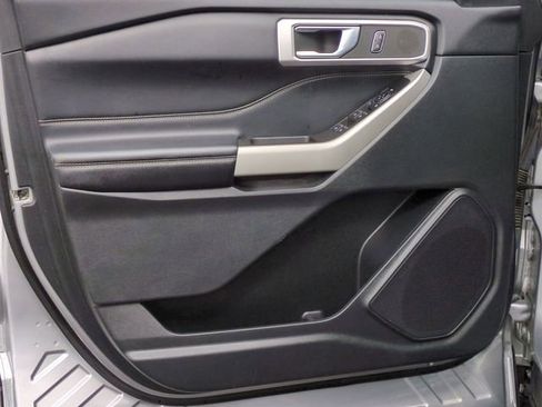 Used 2021 Ford Explorer XLT w/ Equipment Group 202A AWD/4WD image 6