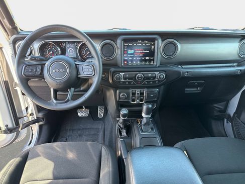 Certified 2023 Jeep Gladiator Sport image 17