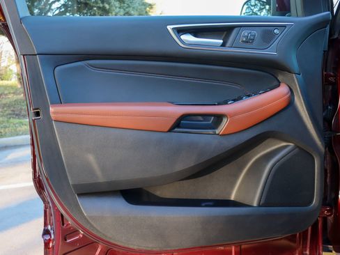 Used 2019 Ford Edge Titanium w/ Equipment Group 301A image 13