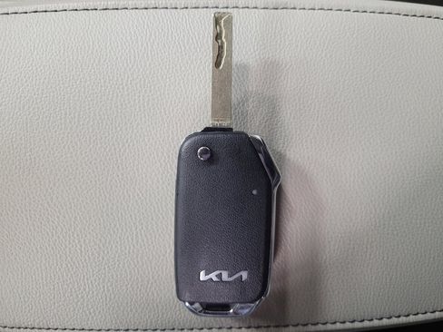 Used 2025 Kia Soul LX image 32