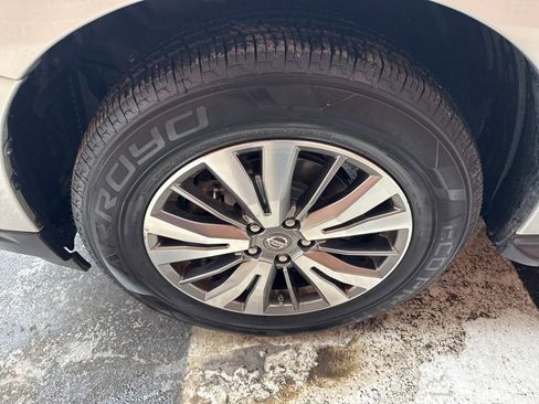 Used 2018 Nissan Pathfinder SL image 13