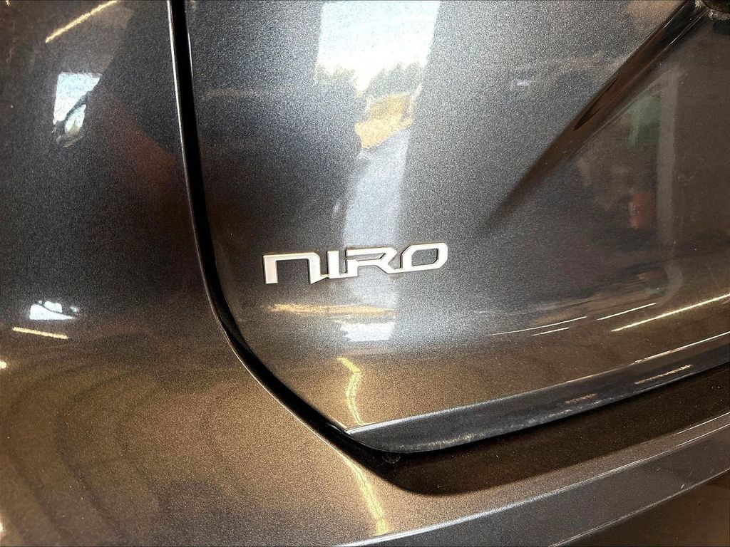 Certified 2023 Kia Niro Wind w/ Wind Preserve Package FWD image 30